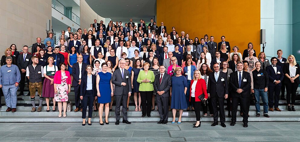 Gruppenfoto von den Preisträger*innen des startsocial Sonderpreises 2016