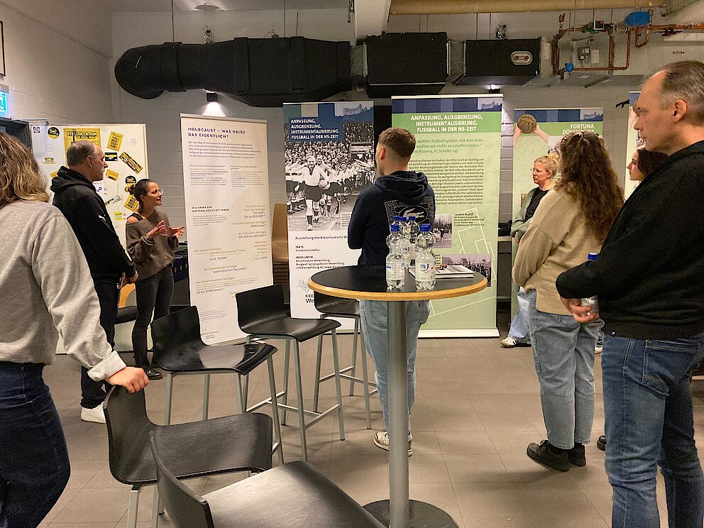 Einblicke in die Ausstellung im BVB Lernzentrum mit einer Führung der Zweitzeugin Eva Majbour